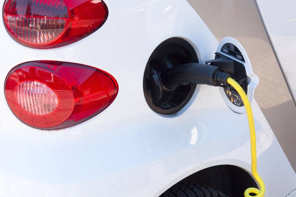 Comment recharger facilement une voiture sans permis électrique